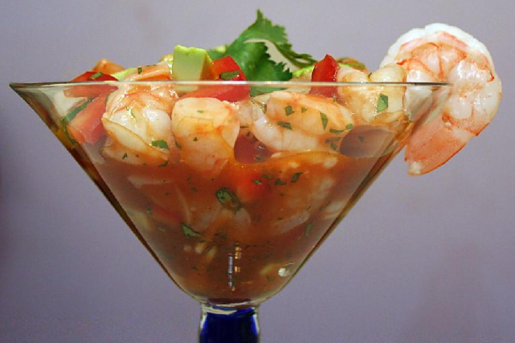 メキシコのエビのcevicheスタイルのカクテルレシピ