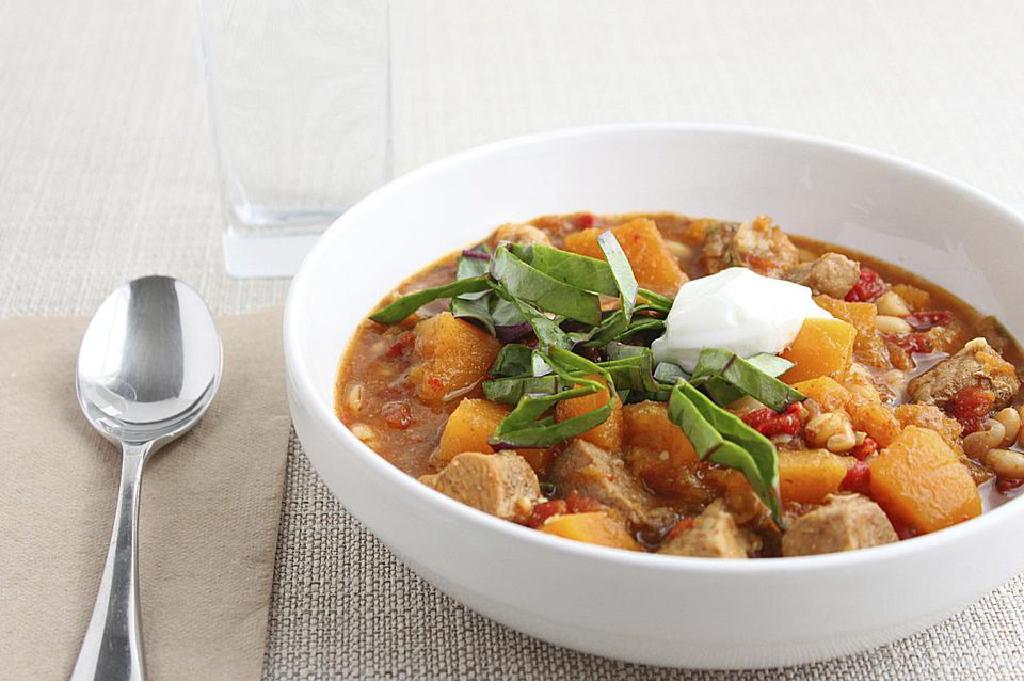 收获猪肉和胡桃南瓜炖肉食谱