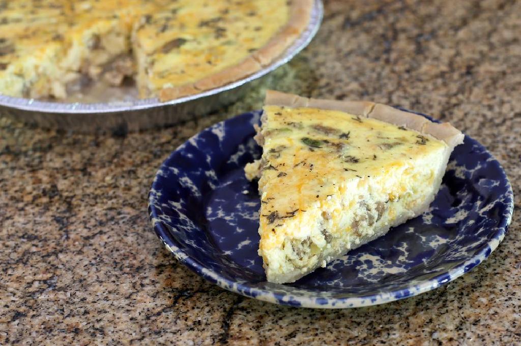 Egyszeru Kolbasz Es Cheddar Quiche Recept