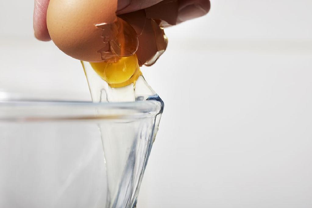 卵とカクテルを混合するための安全上のヒント