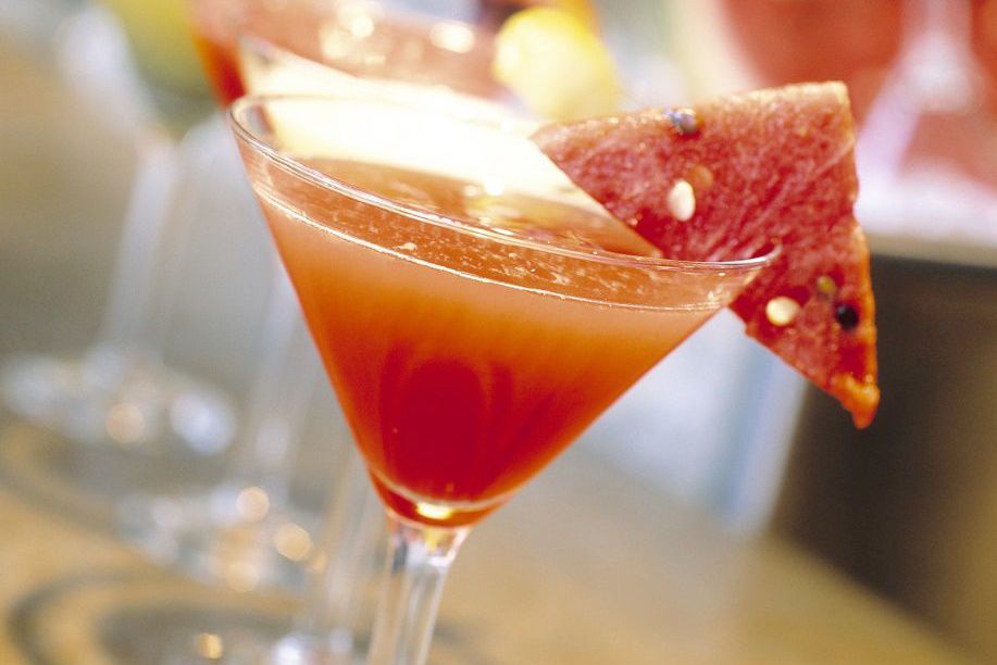 10令人耳目一新的甜西瓜鸡尾酒食谱