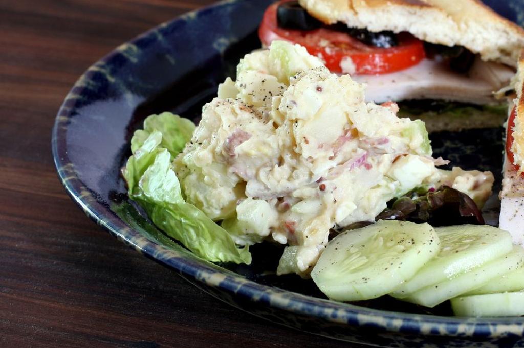 经典的红皮马铃薯沙拉食谱