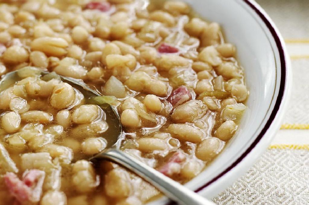 peperoncino con fagioli bianchi e carne macinata