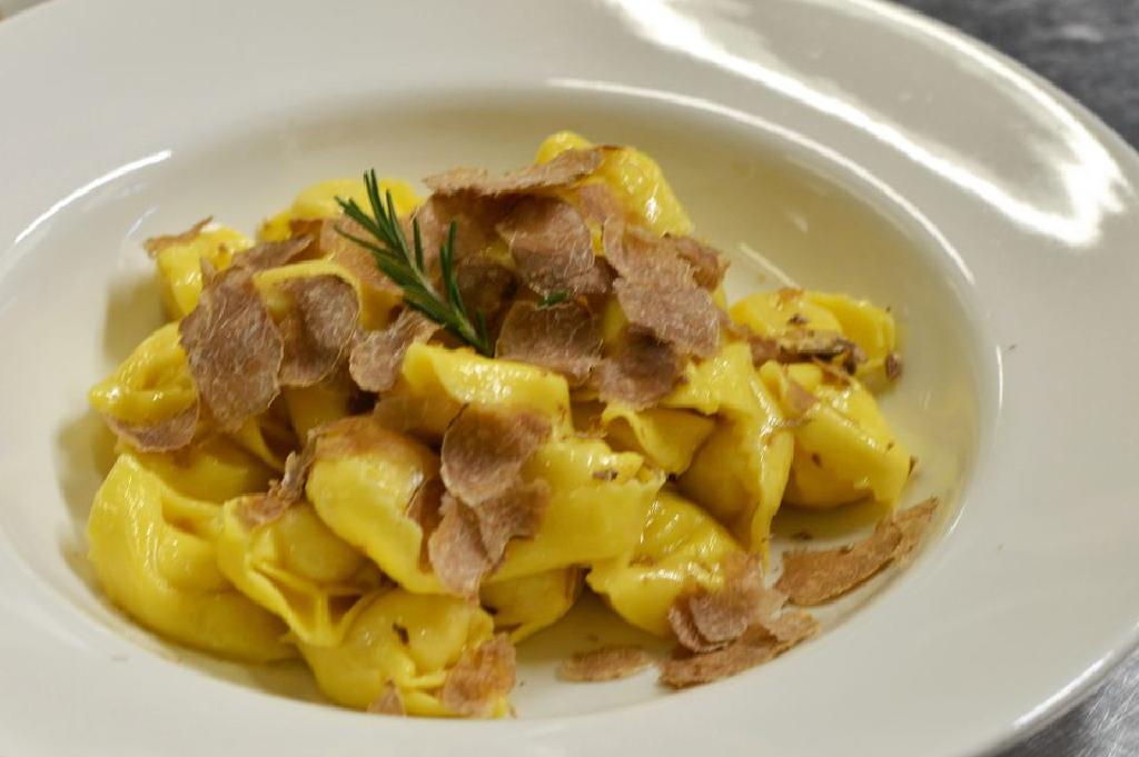 Ricetta Tortelloni Al Formaggio Con Tartufo Bianco