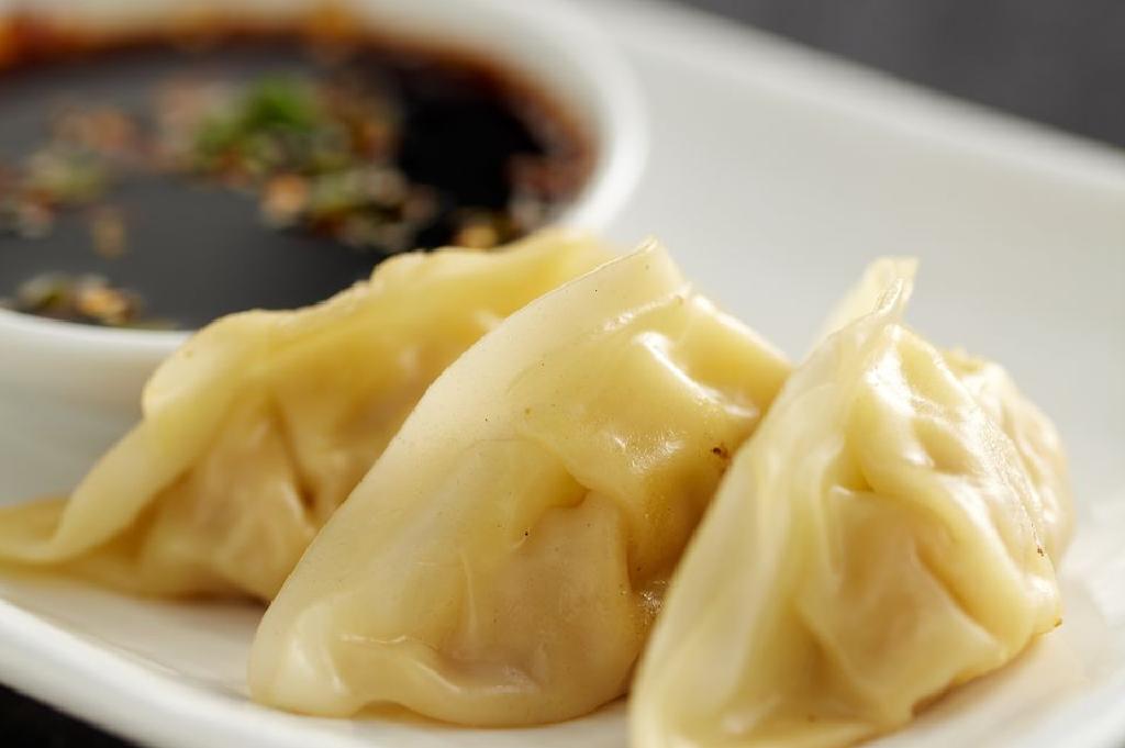 素食potstickers与蘑菇和豆腐食谱