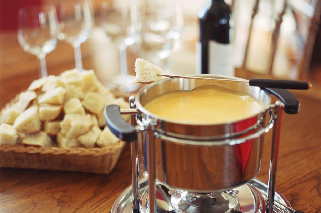Recette de fondue au fromage avec brandy ou cognac
