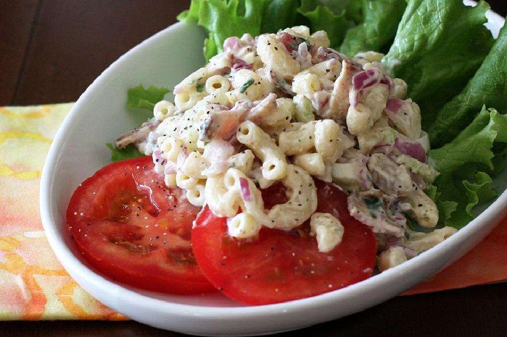 Blt مكرونة سلطة وصفة مع لحم الخنزير المقدد