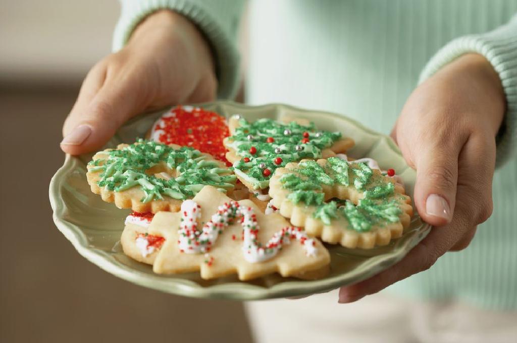 アイシングとスパイスのレシピ付きサワークリーム クッキー生地