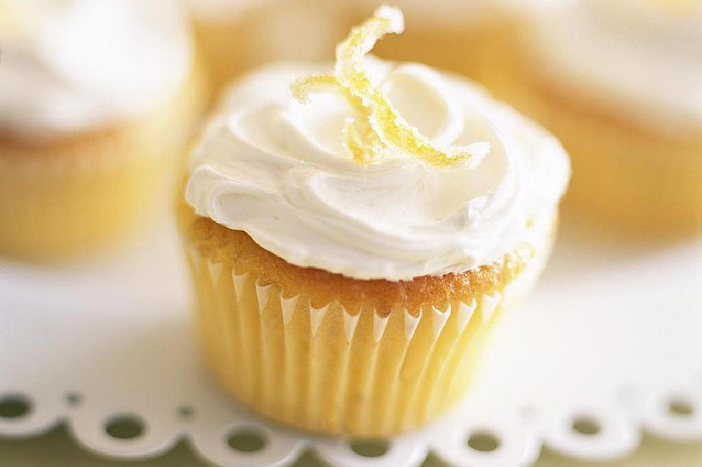 乳製品フリーデザート ビーガンレモンカップケーキのレシピ